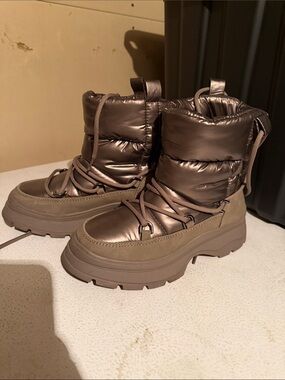 Joe Fresh Metallic Brown Puffer Lace-Up Winter Boots